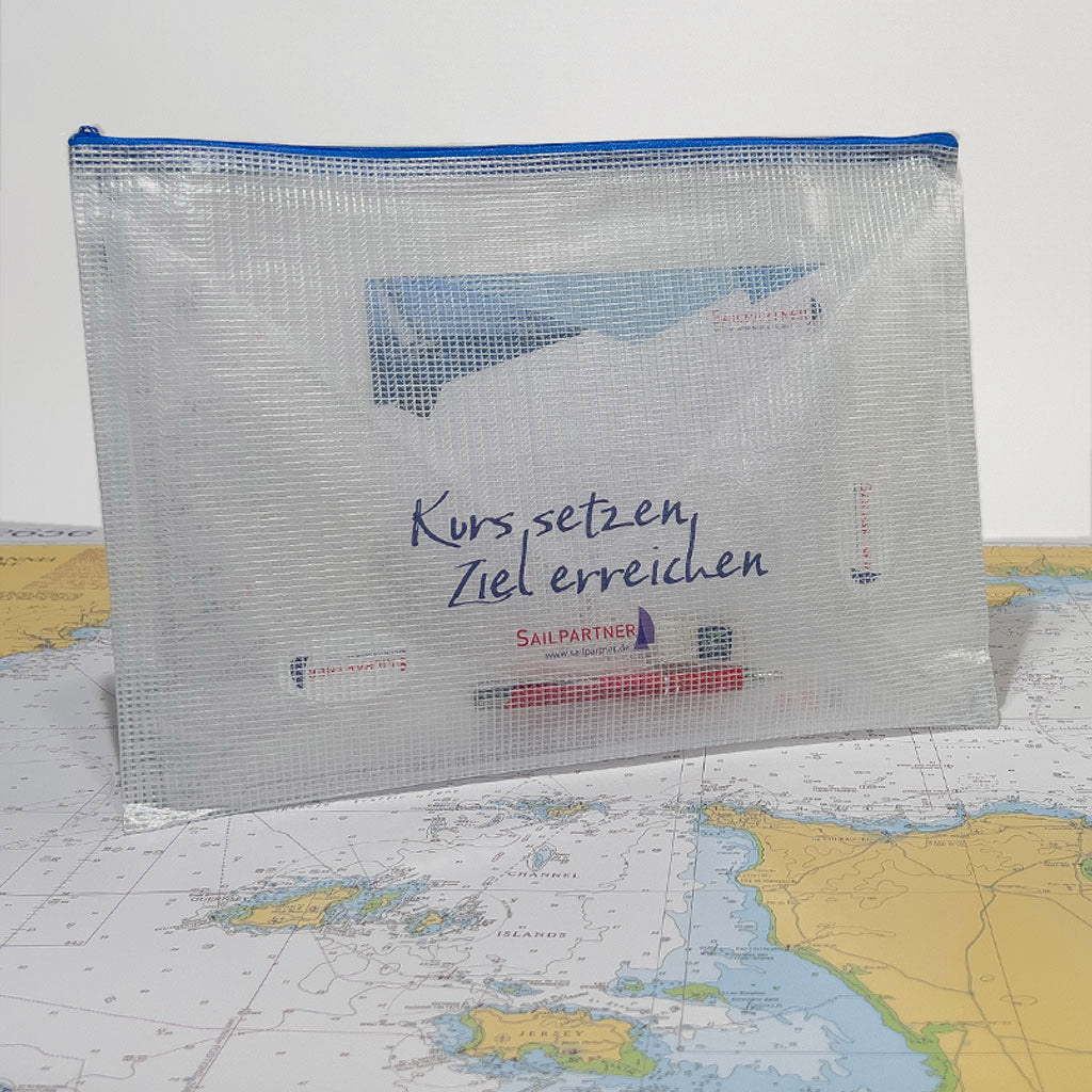 Navigations-Set sicher verpackt in stabiler PVC-Reißverschlusstasche – perfekt für Ausbildung, für Bootseigner und Chartersegler