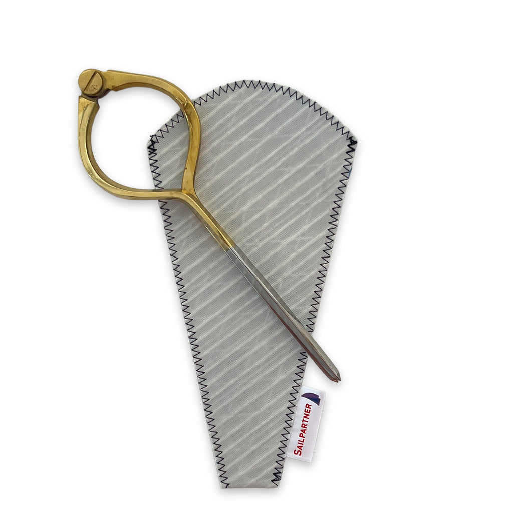 Einhandzirkel aus Messing mit maritimer Hülle aus Segeltuch – jedes Stück ein Unikat für Bordgebrauch und Ausbildung.