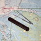 Marinezirkel auf Seekarte mit Etui, ideal zur Navigation und Kartenarbeit an Bord oder im Training.